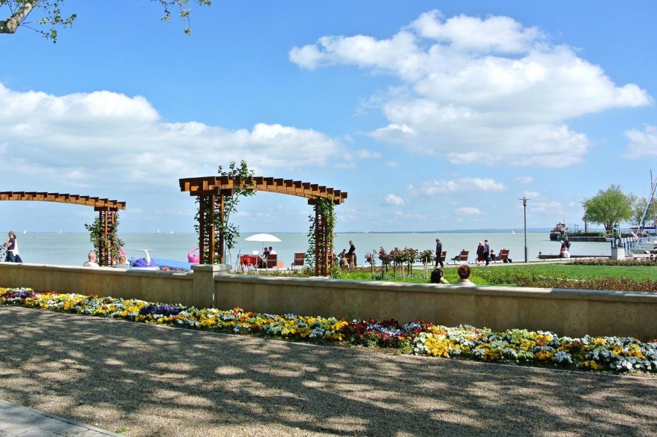 Strand Apartman Balatonfured Exterior photo