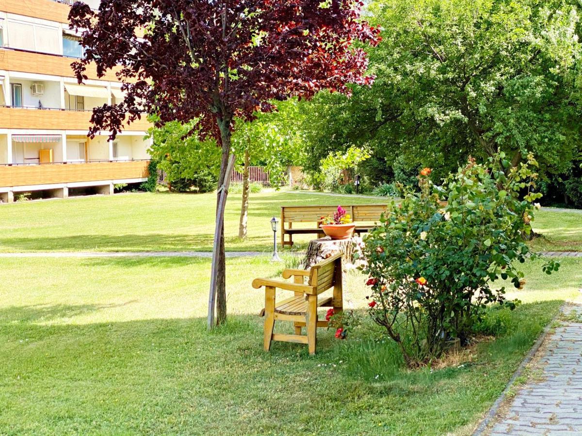 Strand Apartman Balatonfured Exterior photo