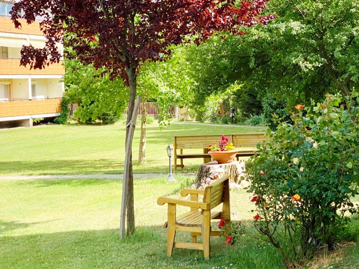 Strand Apartman Balatonfured Exterior photo