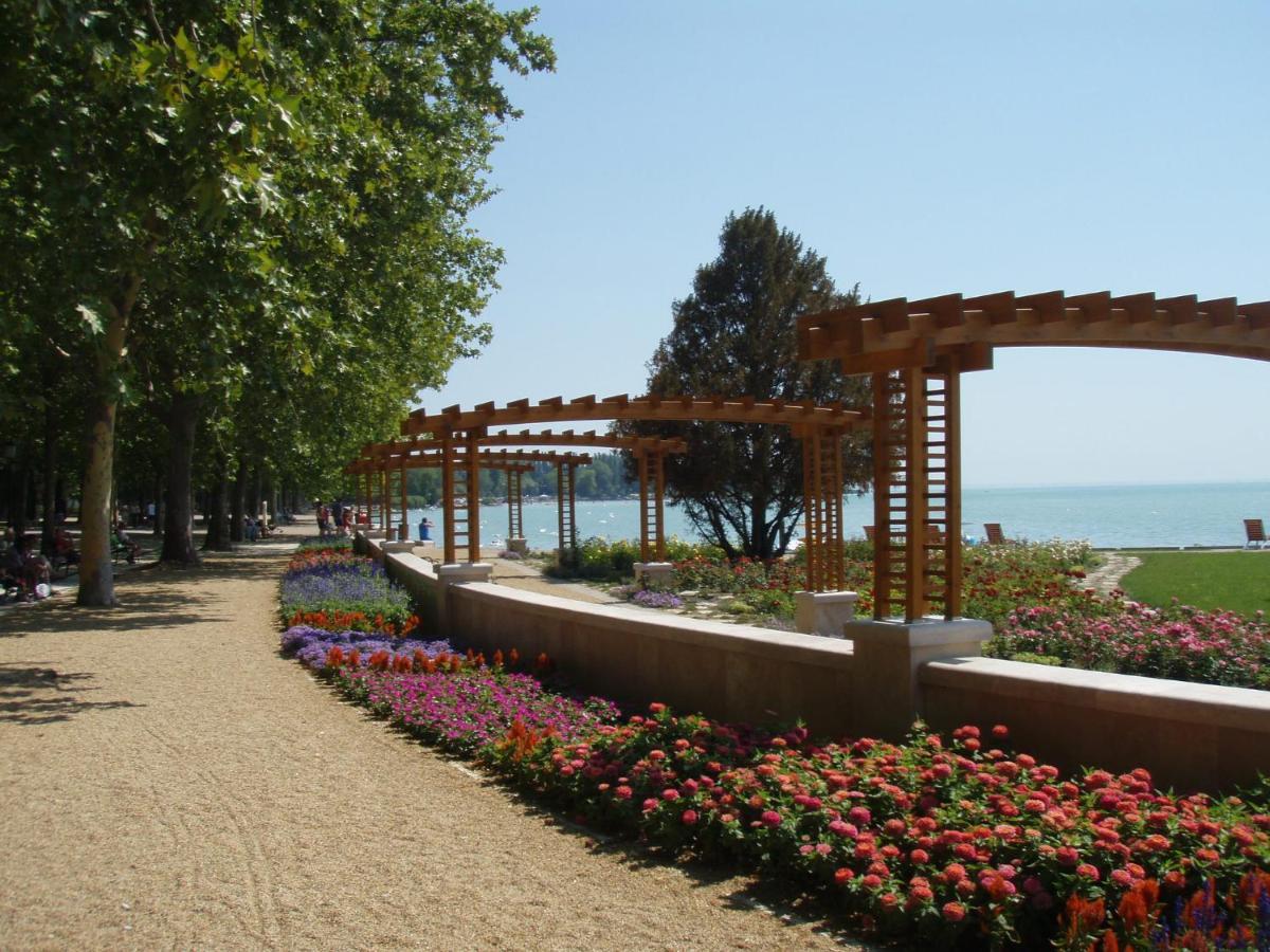 Strand Apartman Apartment Balatonfured Exterior photo